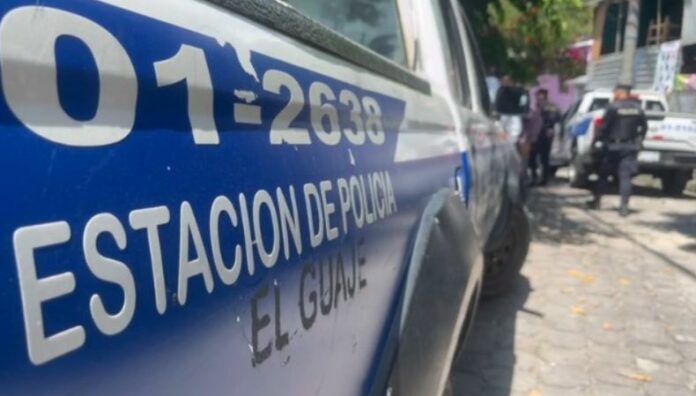 Asesinan a una mujer en Soyapango Una mujer fue asesinada en Soyapango. La PNC reporta al menos tres capturas y hasta el momento se desconoce el móvil del crimen.