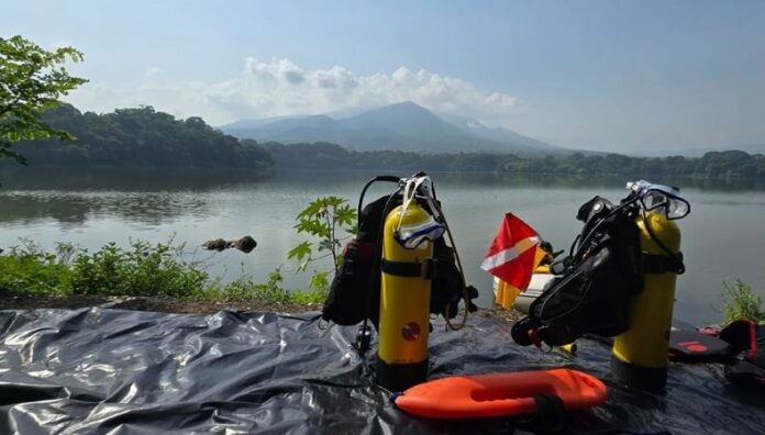 Localizan cuerpo de menor que desapareció en laguna de Chanmico Equipos de rescate recuperaron el cuerpo sin vida de un menor de edad que desapareció en la laguna de Chanmico.