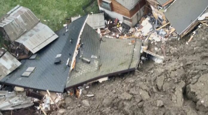 Un terremoto de magnitud 5.8 sacudió la costa suroeste de Turquía, causando la muerte de una menor y dejando 69 heridos.