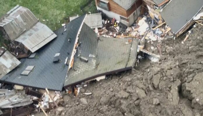 Terremoto en Turquía deja una menor fallecida y varios heridos Un terremoto de magnitud 5.8 sacudió la costa suroeste de Turquía, causando la muerte de una menor y dejando 69 heridos.