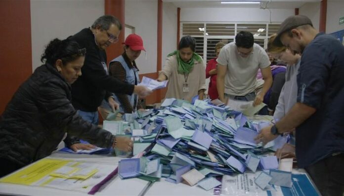 México tendrá una Suprema Corte afín al gobierno con un posible presidente indígena La elección judicial en México tuvo una participación de entre 12% y 13% de los cerca de 100 millones de electores, según datos oficiales.