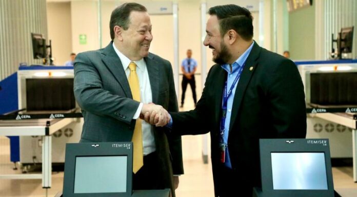 El Embajador de Estados Unidos en El Salvador afirmó que este moderno equipo permitirá fortalecer los controles de seguridad en el aeropuerto.