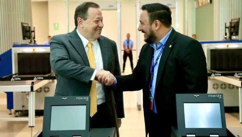 El Embajador de Estados Unidos en El Salvador afirmó que este moderno equipo permitirá fortalecer los controles de seguridad en el aeropuerto.