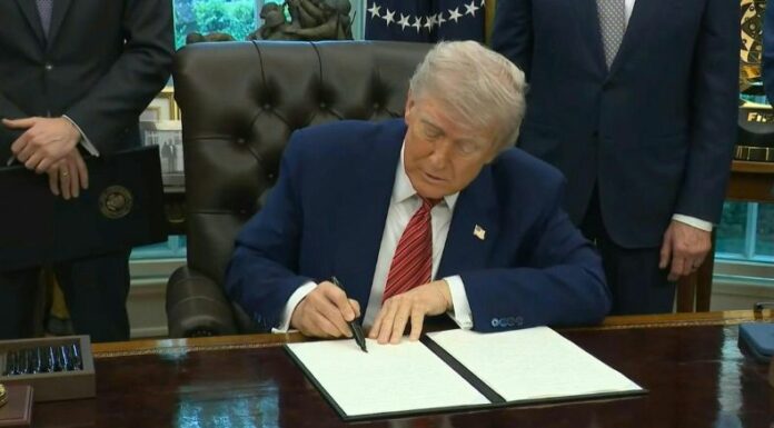 El decreto firmado por Donald Trump aumenta del 25% al 50% los aranceles a las importaciones de acero y aluminio.