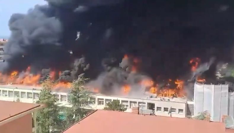 Voraz incendio en universidad italiana obliga a evacuación Un incendio se registró este miércoles en la Universidad de Tuscia, en Viterbo, Italia. Equipos de emergencia trabajan para controlar el fuego.
