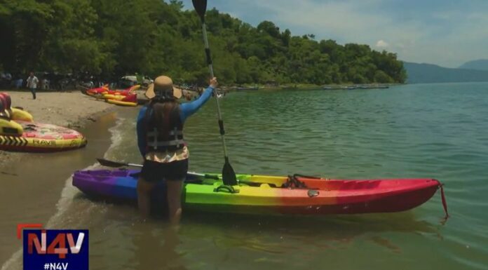 La Playa Poza Verde se ha convertido en un destino turístico imperdible para quienes buscan contacto directo con la naturaleza.