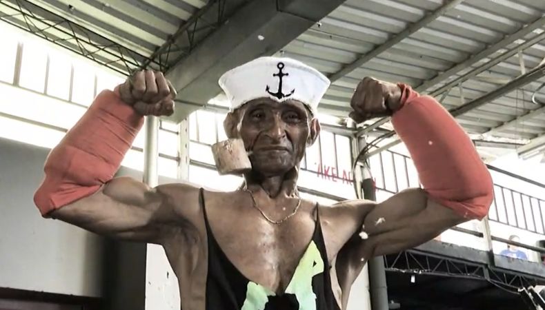 Quienes lo conocen dicen que el “Popeye salvadoreño” es una persona que demuestra fuerza, voluntad y sobre todo juventud eterna.