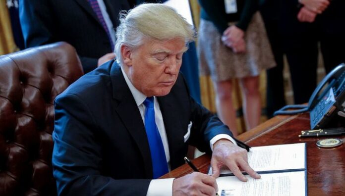 Trump prohíbe entrada a EE. UU. a ciudadanos de 12 países El presidente de Estados Unidos, Donald Trump prohibió la entrada a Estados Unidos a ciudadanos de 12 países.