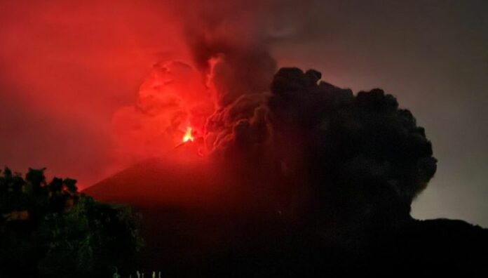 Declaran alerta naranja por erupción del volcán de Fuego en Guatemala El volcán de Fuego, considerado el más activo de Centroamérica, registra una nueva erupción con caída de cenizas y lava.