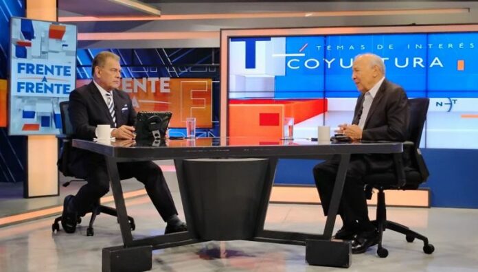 NB.1.8.1, nueva variante de Covid tiene alta capacidad de contagio Sus manifestaciones no son tan graves, pero es altamente contagiosa esta variante de Covid. Algunos, dicen, que da pérdida de olfato y gusto.