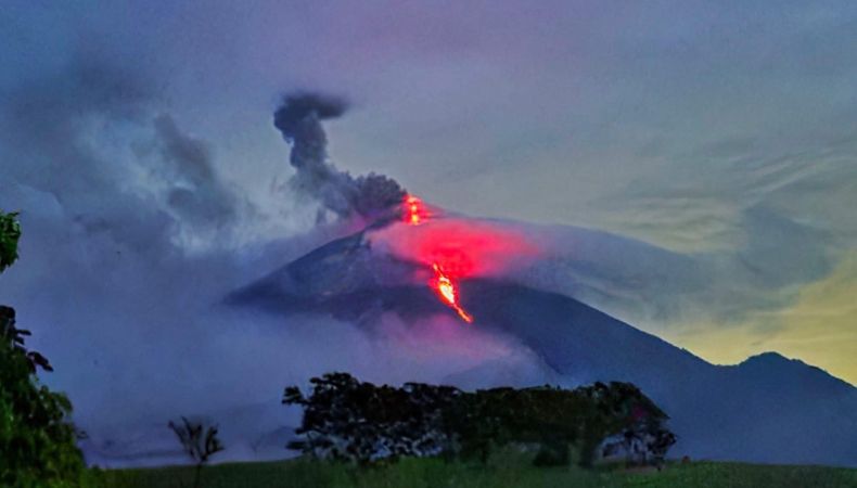 La erupción del volcán de Fuego mantiene en alerta a la población guatemalteca y ha provocado la evacuación de cientos de personas.