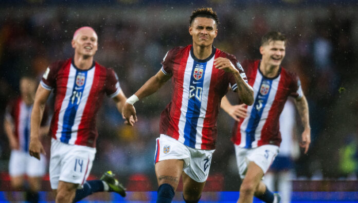Noruega golea a Italia en las Eliminatorias para el Mundial 2026 Noruega dio un paso más a la Copa del Mundo 2026 tras golear a Italia en Oslo en las Eliminatorias Europeas.