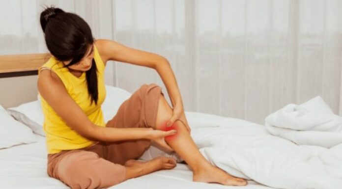 Los calambres nocturnos son dolores repentinos que interrumpen el sueño, pero se pueden evitar con ejercicios y buenos hábitos.