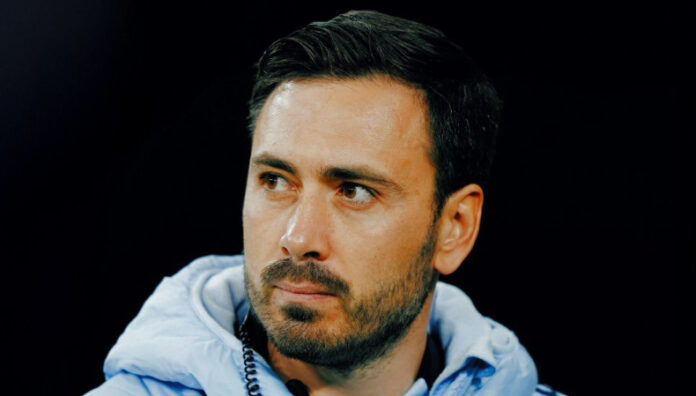 Ancelotti contrata a su hijo como asistente técnico en Brasil Davide Ancelotti tras su paso por el Real Madrid será asistente técnico de su padre en la selección brasileña.