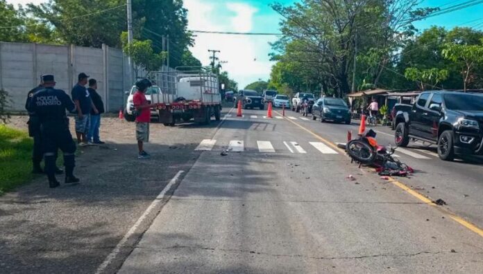 Motociclista muere tras accidente en carretera del Litoral, La Paz La PNC reportó un accidente de tránsito con saldo mortal en el km. 68 de la carretera del Litoral, cantón El Socorro, Zacatecoluca, La Paz Este.