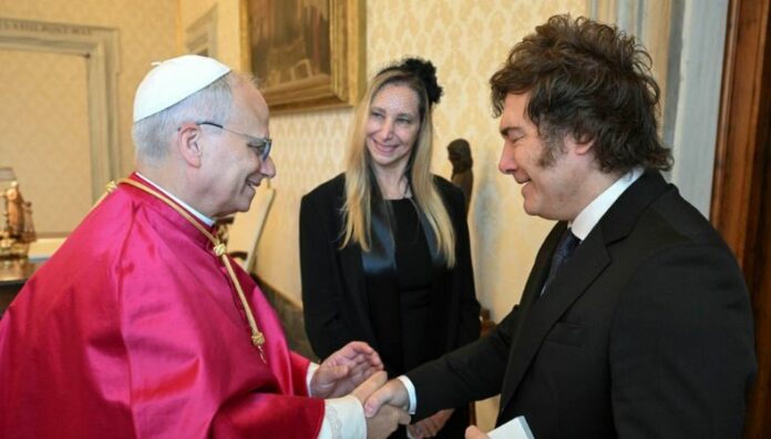 Histórico encuentro: León XIV recibe a Javier Milei en audiencia privada en el Vaticano El presidente de Argentina, Javier Milei, llegó este sábado al Vaticano para sostener su primera audiencia oficial con el papa León XIV.