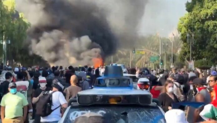 700 marines llegarán a Los Ángeles tras fuertes enfrentamientos El gobernador de California rechazó el envío de los marines a Los Ángeles para combatir las protestas en contra de redadas y arrestos.