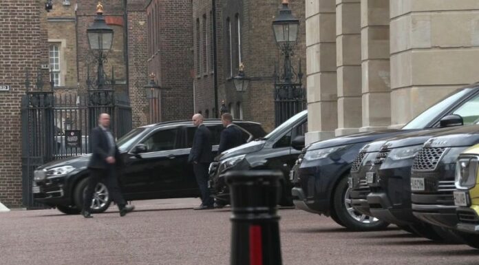 Las exportaciones de China hacia Estados Unidos cayeron un 12.7% en mayo con respecto a abril, según estadísticas oficiales. Las exportaciones de China hacia Estados Unidos cayeron un 12.7% en mayo con respecto a abril, según estadísticas oficiales.