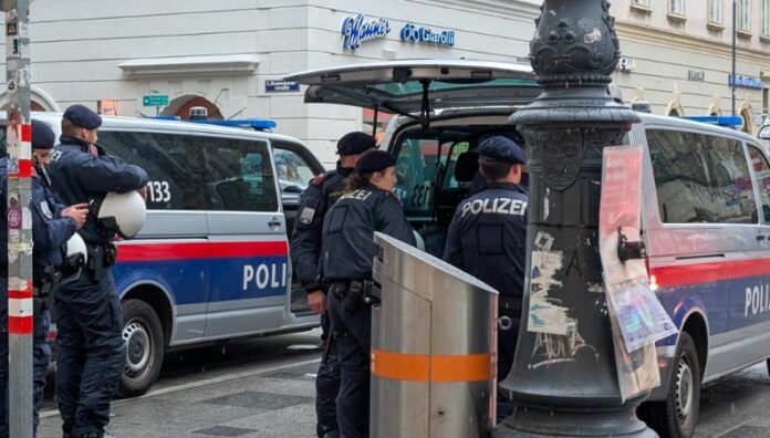 Un ataque armado en una escuela secundaria en Graz, al sur de Austria, dejó al menos 10 personas fallecidas, según informaron las autoridades.