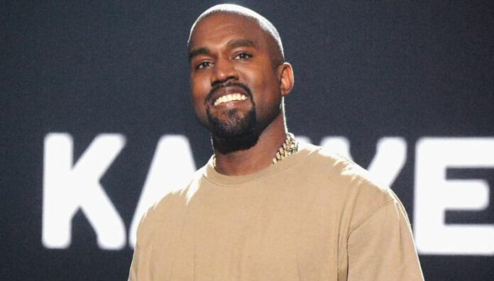 Kanye West se cambia el nombre por segunda ocasión y así quiere ser conocido Kanye West ha adoptado una nueva identidad legal. El cambio quedó registrado en documentos oficiales de sus empresas.