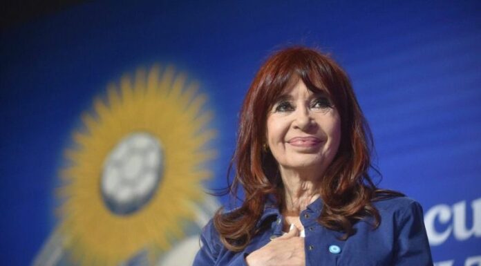 La expresidenta argentina Cristina Fernández de Kirchner estará bajo prisión domiciliaria debido a su edad.
