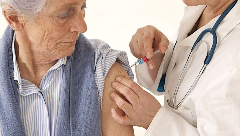 Vacunación después de los 60 años clave para una vida saludable La vacunación en adultos mayores fortalece su sistema inmunológico y reduce la probabilidad de complicaciones por enfermedades infecciosas.