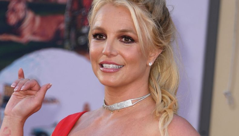 Britney Spears reaparece con una nueva identidad en redes sociales y confirma una mudanza, marcando un nuevo capítulo en su vida personal.