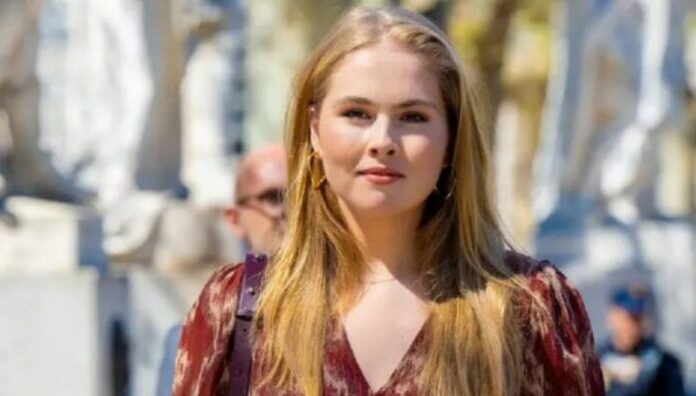 Princesa Amalia de Holanda sufre grave caída y es operada de urgencia La princesa Amalia heredera de los Países Bajos se fracturó el brazo tras una fuerte caída mientras montaba a caballo.