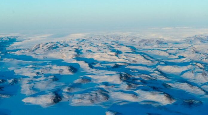 En una semana, Groenlandia perdió hielo 17 veces más rápido de lo normal a causa de una ola de calor registrada del 15 al 21 de mayo.