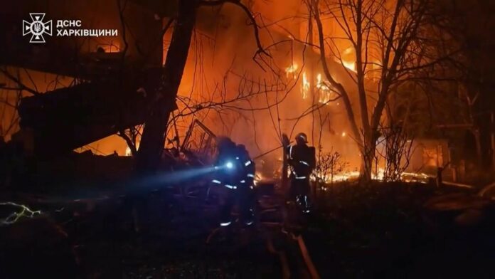 Ataques rusos dejan varios muertos en Járkov, Ucrania Al menos tres fallecidos y más de 60 heridos, entre ellos, niños, es el saldo de nuevos ataques de Rusia en Járkov, Ucrania.