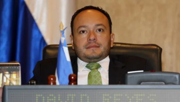 FGR presenta demanda civil en contra del exdiputado de ARENA, David Reyes De acuerdo con la FGR, la Sección de Probidad de la CSJ detectó 28 irregularidades en contra de David Reyes. De acuerdo con la FGR, la Sección de Probidad de la CSJ detectó 28 irregularidades en contra de David Reyes.