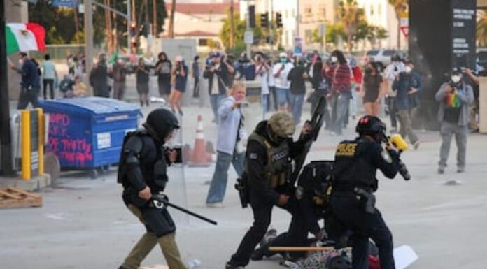 La ley de insurrección, aprobada en 1807, se ha usado en rebeliones de estados, contra el racismo y para sofocar violentas protestas.