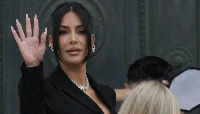 Kim Kardashian denuncia el miedo e injusticia que viven los inmigrantes Kim Kardashian alzó la voz a través de Instagram, donde reflexionó sobre el trato que reciben los inmigrantes en Los Ángeles.