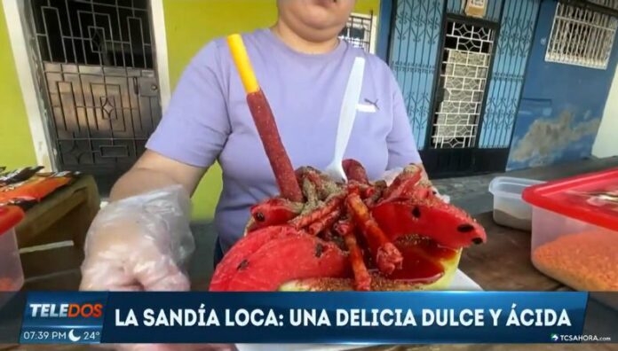 La “Sandía Loca” es un postre que cautiva incluso a los paladares más exigentes gracias a su exquisita mezcla de sabores.