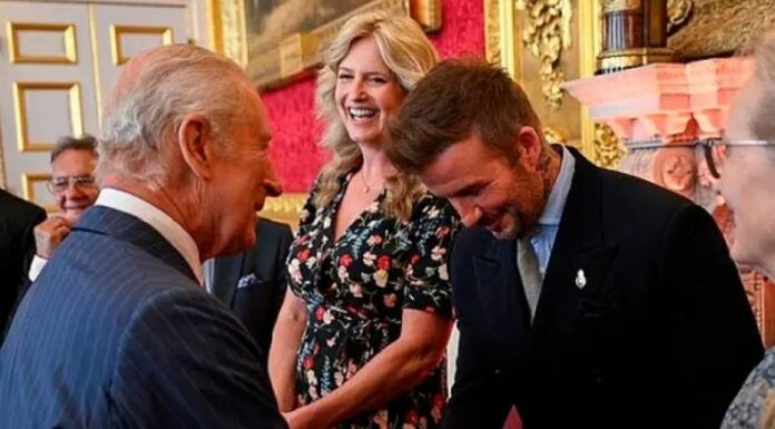 El exfutbolista fue nombrado caballero por el rey Carlos III en reconocimiento a su trayectoria deportiva y su labor social.