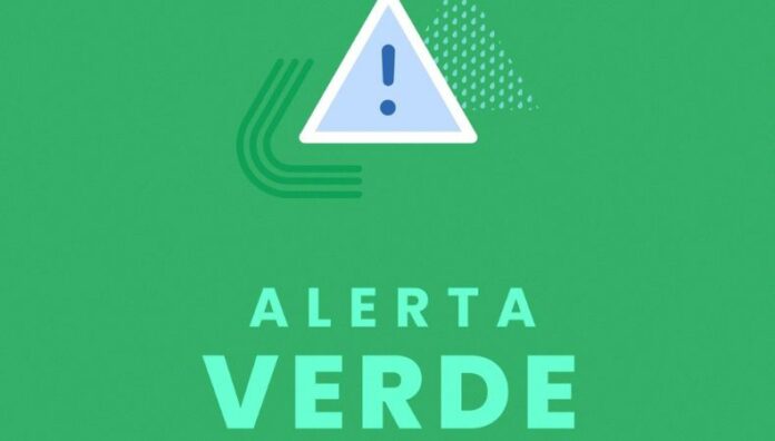 Protección Civil declaró alerta verde por lluvias debido a la cercanía de la Zona de Convergencia Intertropical, junto con una baja presión y una onda tropical.