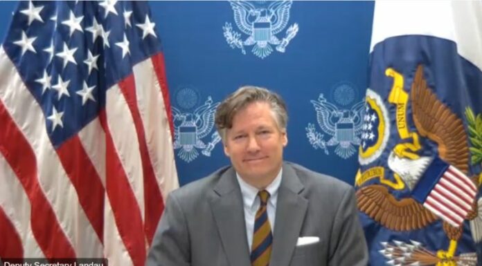 El subsecretario de Estado de EE. UU., Christopher Landau, destacó los asuntos clave de su reciente visita a México, Guatemala y El Salvador.