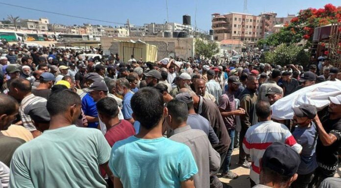 Israel lanzó un ataque cerca de un centro de distribución de alimentos en Jan Yunis en el sur de la Franja de Gaza.