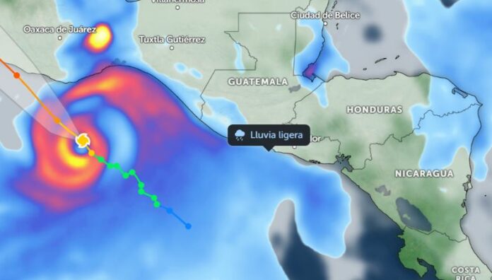 La influencia indirecta del huracán Erick provocará lluvias intermitentes en el territorio salvadoreño.