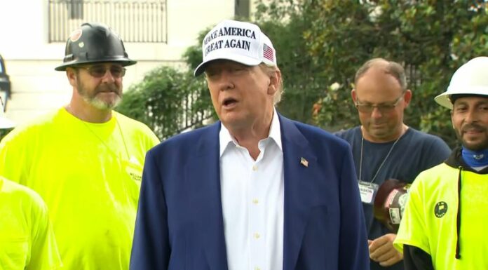 Trump evitó confirmar si EE. UU. apoyará los ataques de Israel a Irán, pero dijo que Teherán ya contactó a Washington para negociar.