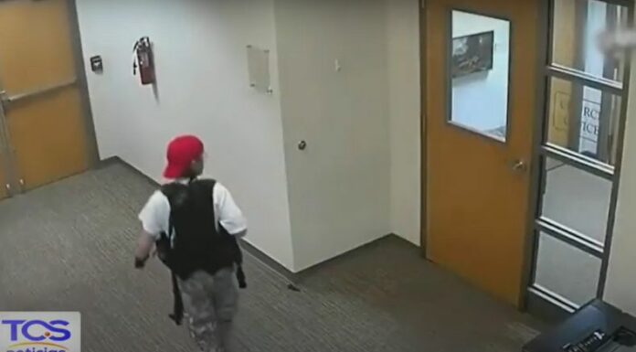 Europa cuenta con leyes estrictas de control de armas y registra una frecuencia menor de tiroteos escolares que Estados Unidos.