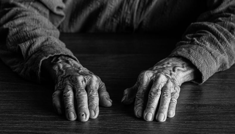 La brecha en la esperanza de vida responde a variables sociales y económicas que aún persisten en El Salvador.