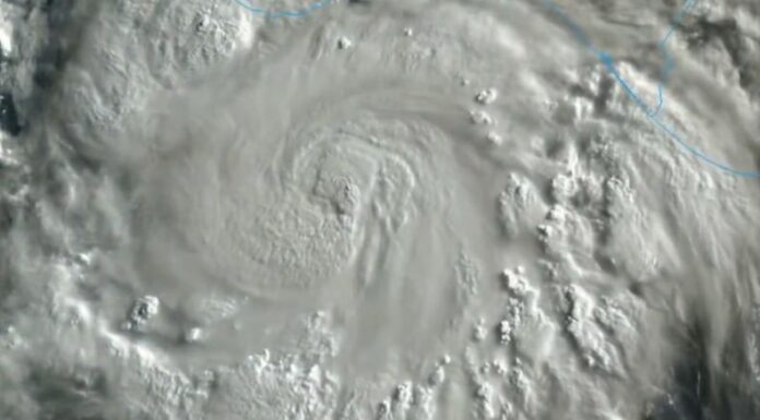 Autoridades prevén que el huracán Erick provoque vientos destructivos e inundaciones repentinas potencialmente mortales.