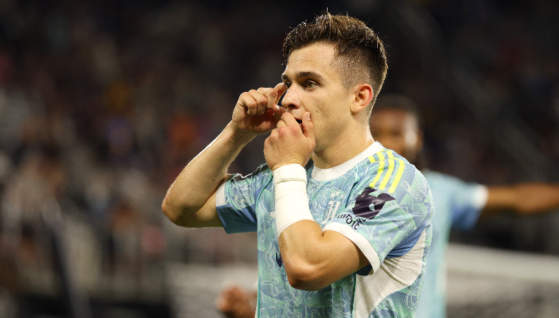 Juventus de Italia goleó al Al Ain de Emiratos Árabes Unidos en el cierre de la primera jornada del Mundial de Clubes de la FIFA.