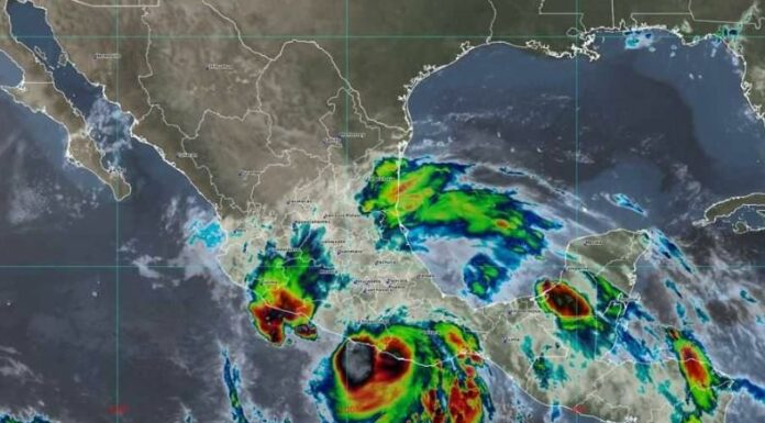 El huracán Erick atravesó las costas de Oaxaca provocando torrenciales lluvias en Guerrero y Chiapas, así como vientos fuertes y oleaje elevado.