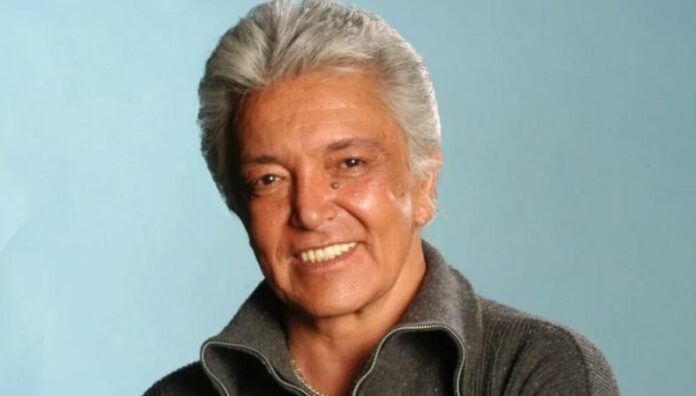 Alberto Vázquez fue operado y se revela su estado de salud El hijo de Alberto Vázquez desmiente rumores y confirma que el artista se encuentra estable tras cirugía en una pierna.