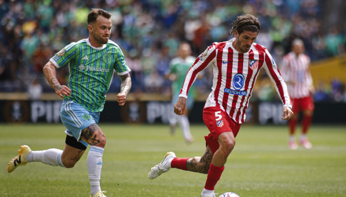 Atlético de Madrid derrotó al Seattle Sounders y se mantiene con opciones de clasificar a los octavos de final.