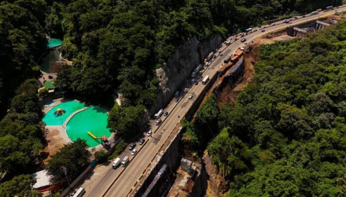 El ministro de Obras Públicas, Romeo Rodríguez, anunció que junto a la ampliación vial y el viaducto en Los Chorros se renovará el balneario de la zona.