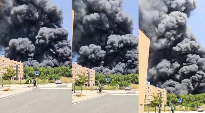 Un incendio de gran magnitud se registró este viernes en las instalaciones de la empresa LEA en Vitoria-Gasteiz, al norte de España.