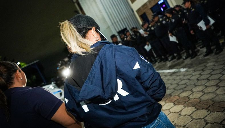 La Fiscalía informó sobre la detención de cinco hombres a quienes se les acusa por el delito de tráfico ilegal de personas.